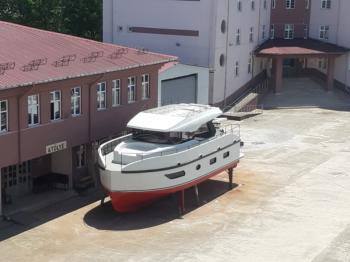 Tersane sahasında, teslim öncesi