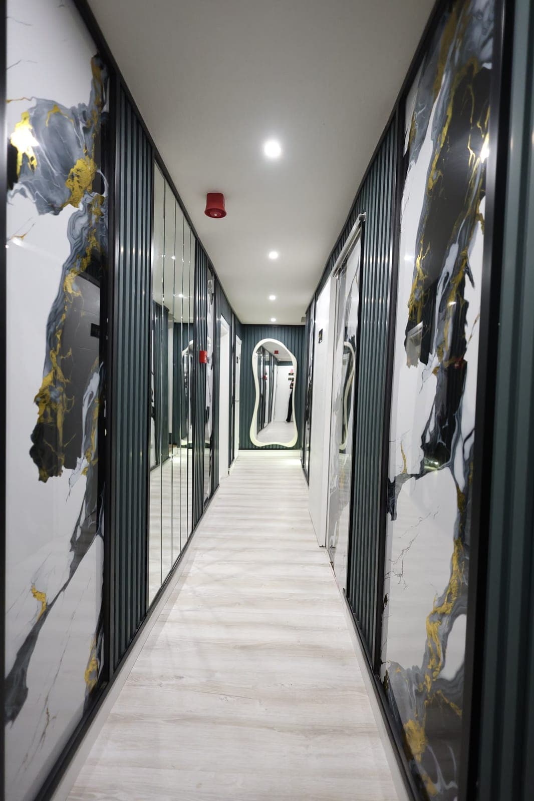 The cabin corridor aboard Zenday