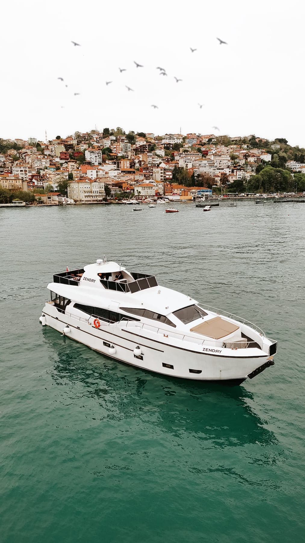 Zenday under way on the Bosphorus